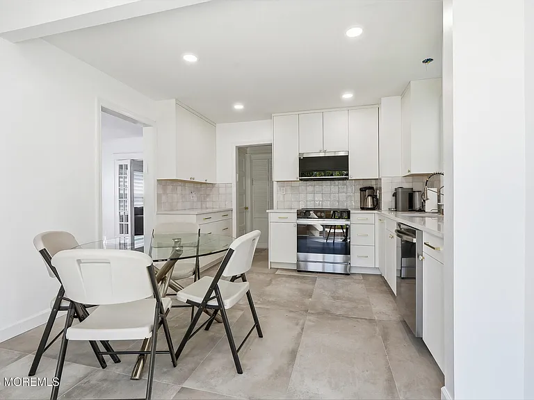 74 Poplar Ave — Photo 16