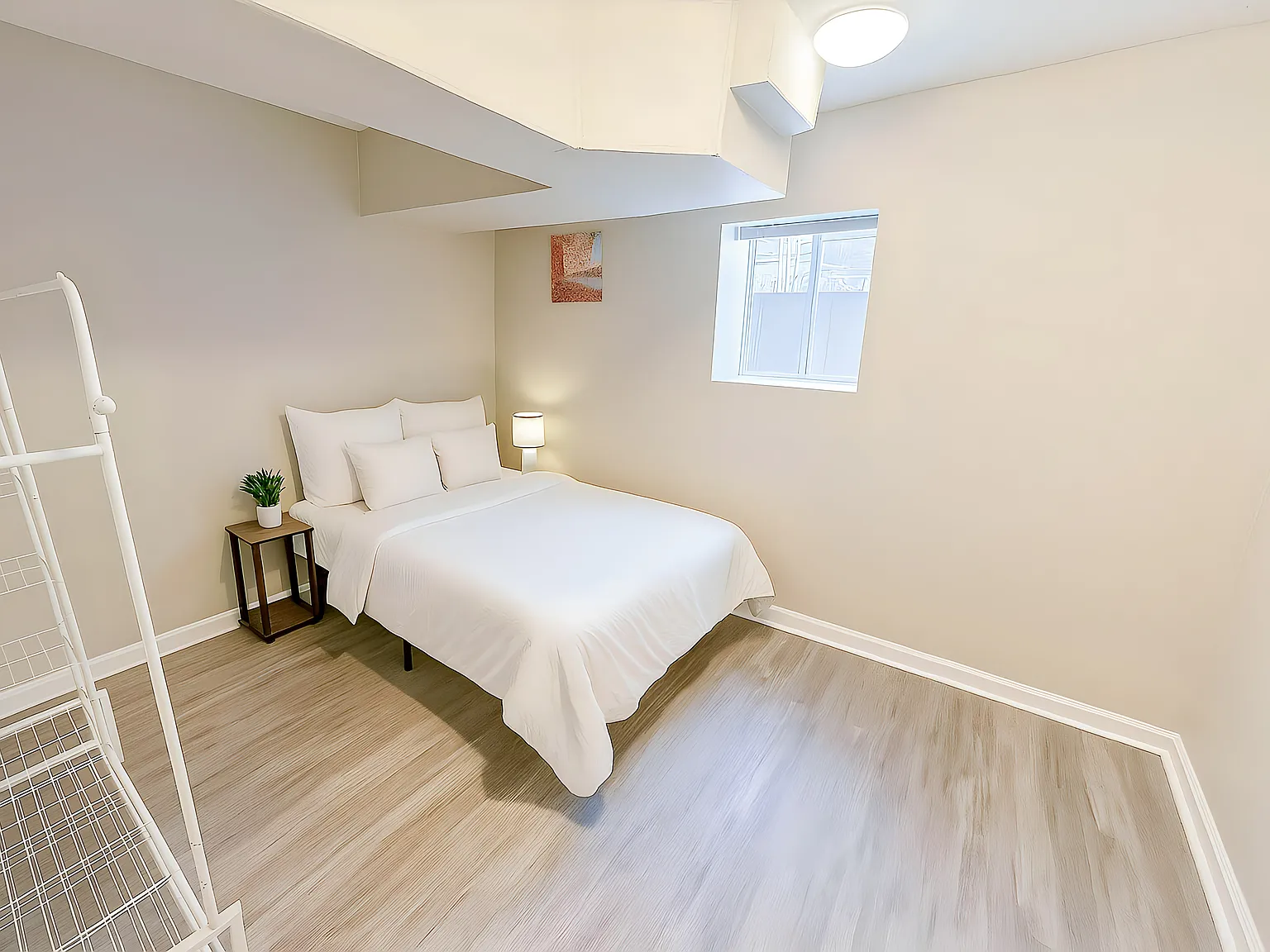 4 bed, 4.0 bath, 2200 sqft, $680 — Photo 1