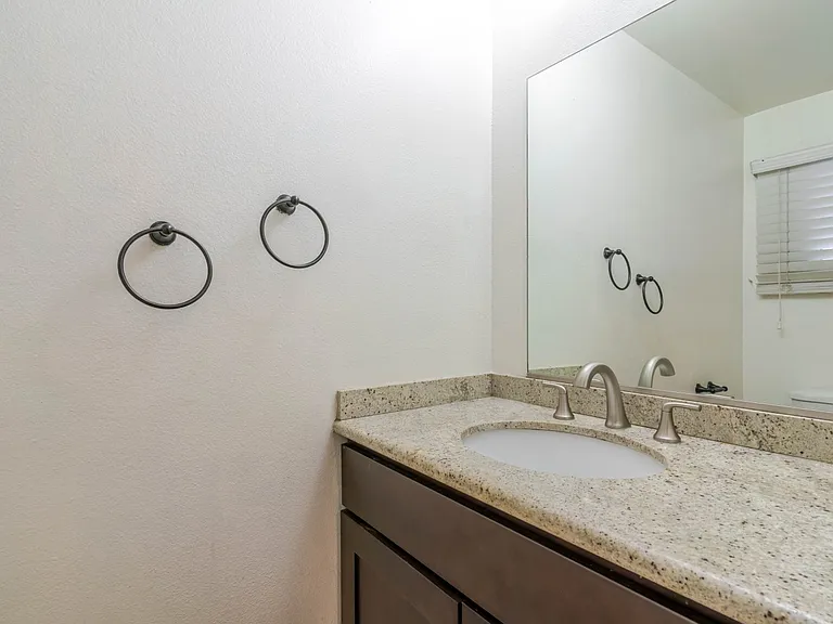 15113 Saticoy St #16 — Photo 11