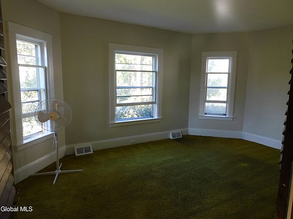 5th image of 16 Carillon Road