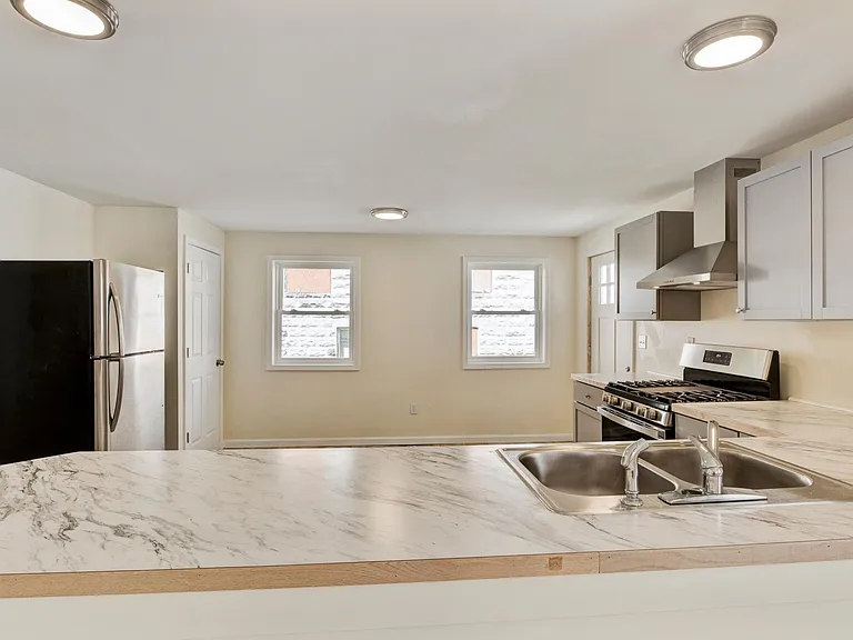 1002 Park St — Photo 9