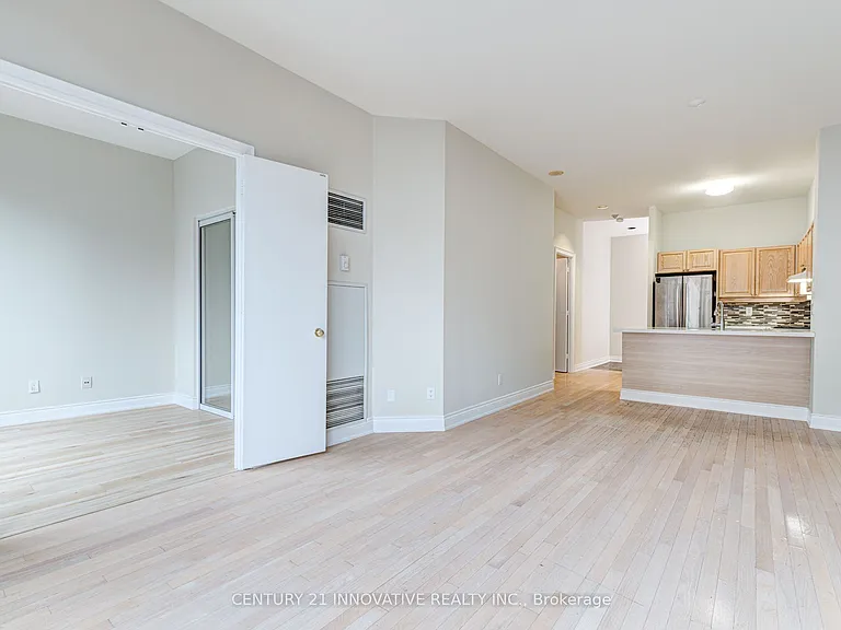7 King St E #1117 — Photo 2