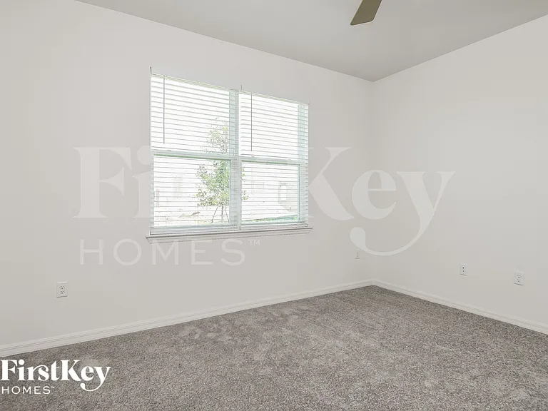 1585 Isleta Loop — Photo 9