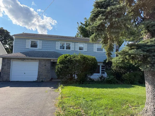 411 Cornwell Ave, Malverne, NY 11565