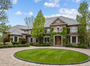 1230 Conway Rd, Lake Forest, IL 60045