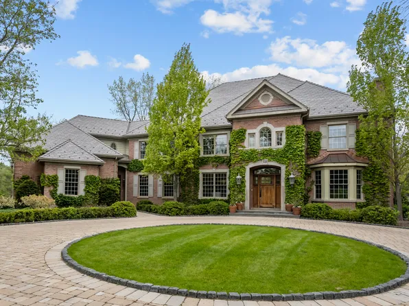 1230 Conway Rd, Lake Forest, IL 60045