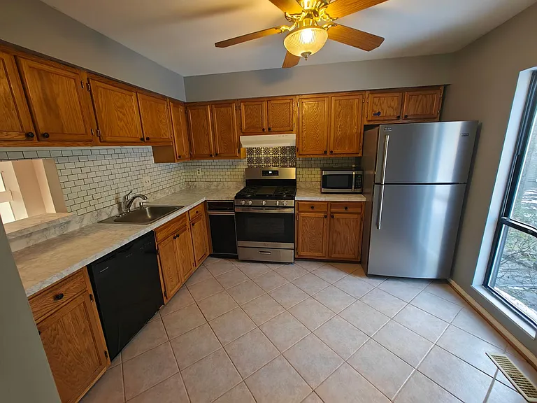 9523 Groundhog Dr — Photo 5