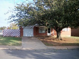 2420 Queensbury Rd, Moore, OK 73160