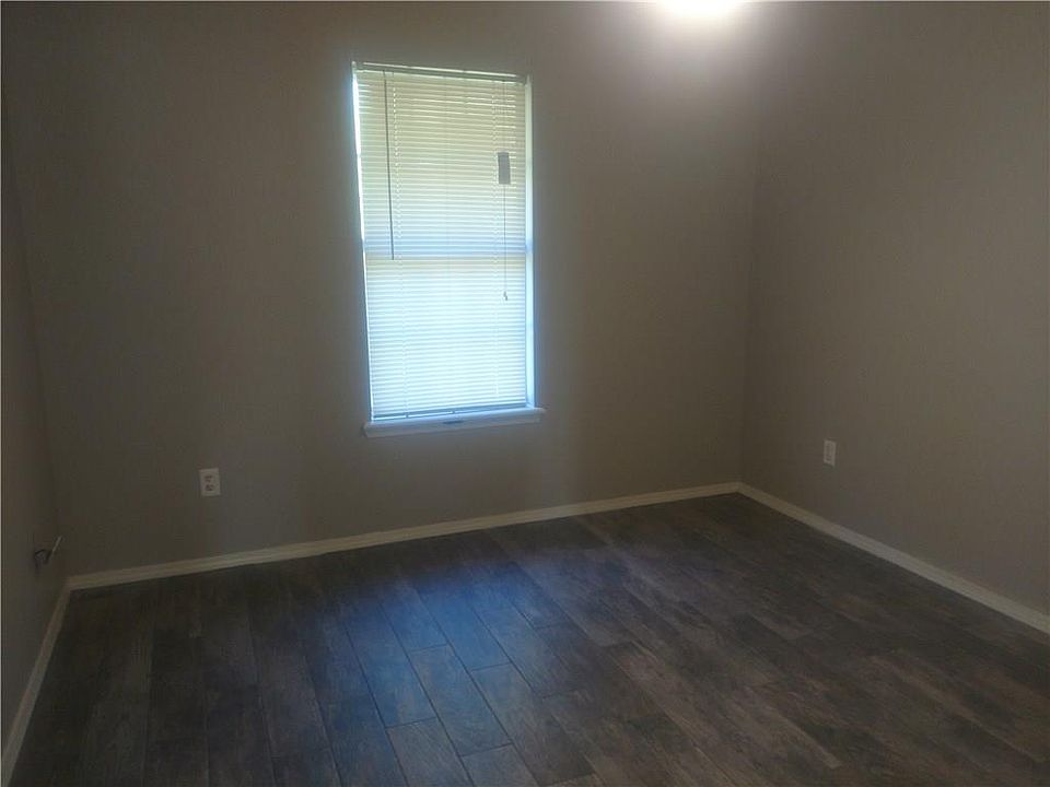 2nd image of 3305 Yukon St