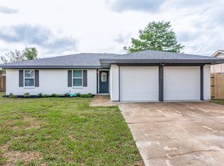 6728 Ridgetop Rd, North Richland Hills, TX 76182