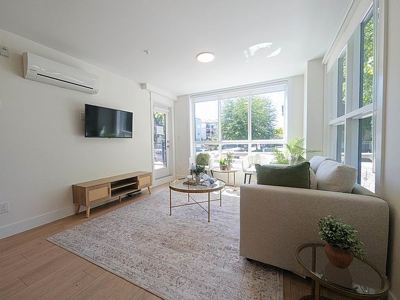 4th image of 2368 Shaughnessy Pl #108