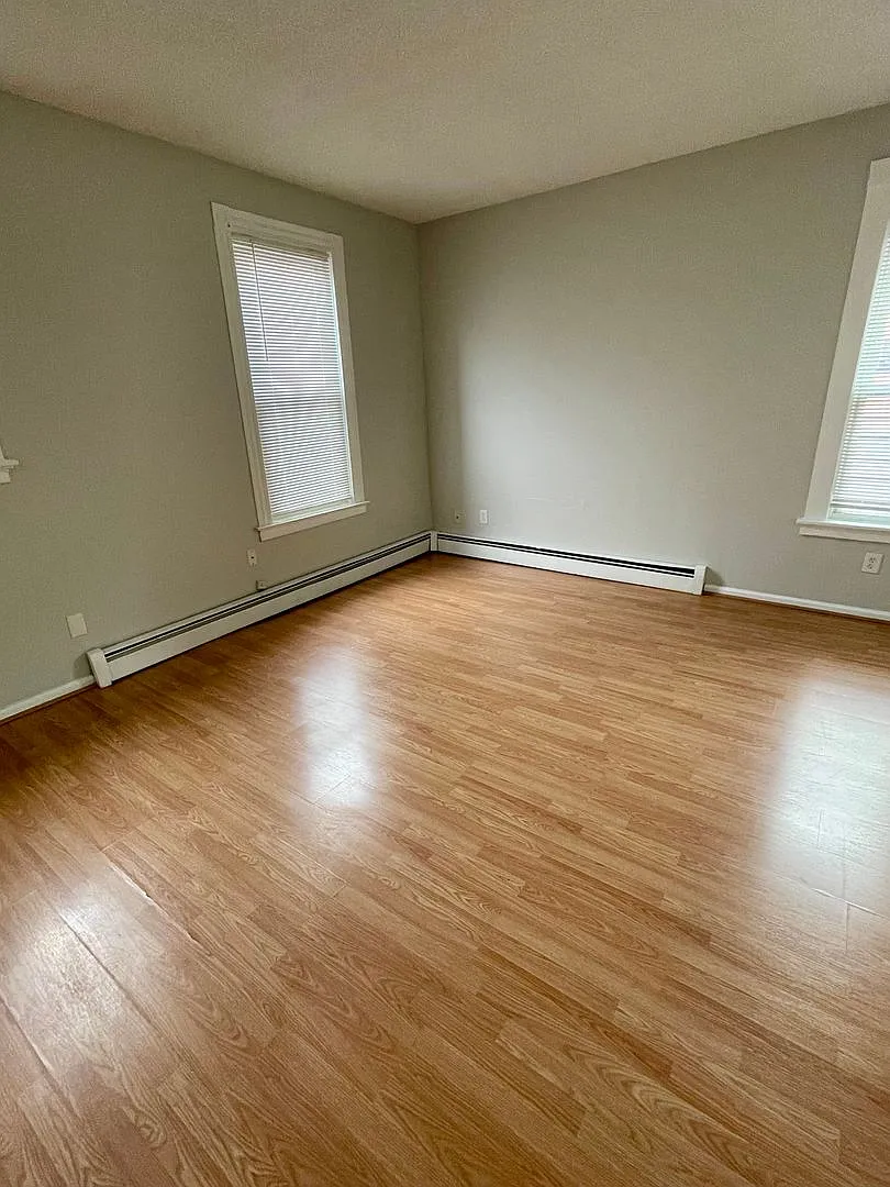 135 Howe Street — Photo 1