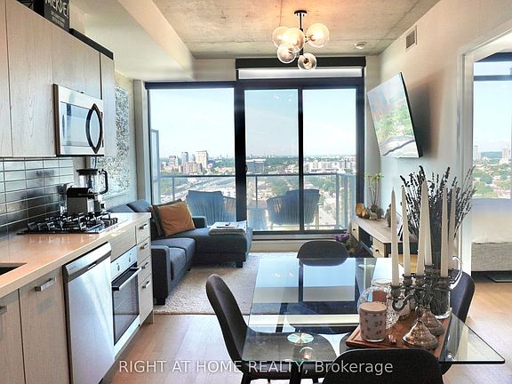 5th image of 203 Catherine St #1804