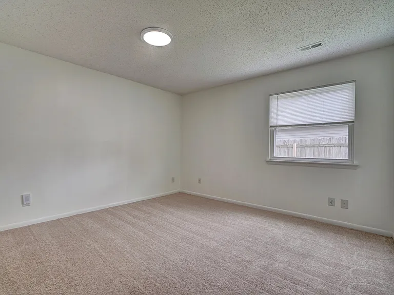 1801 Colleen Ct — Photo 23