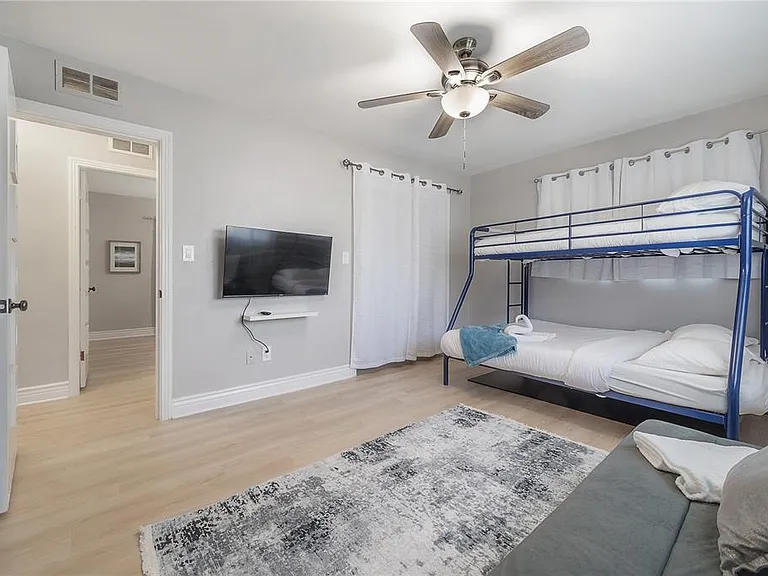 2916 W Collins St — Photo 12