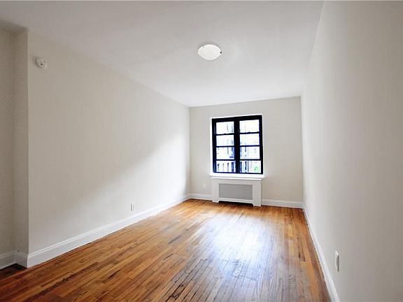 2nd image of 312-320 W 23rd St #4U
