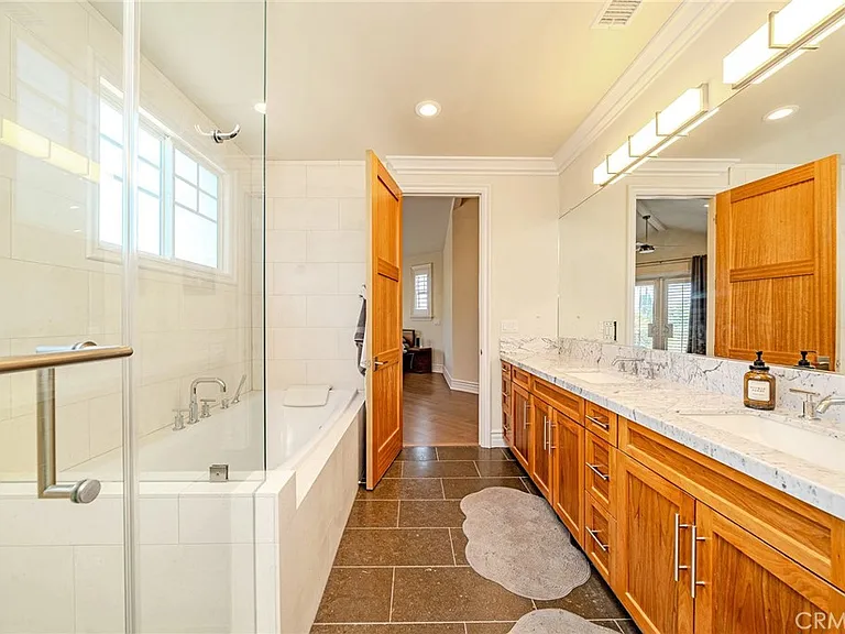 1217 Olive La Canada — Photo 17
