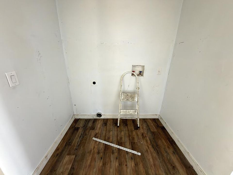 22nd image of 401 Vernon St
