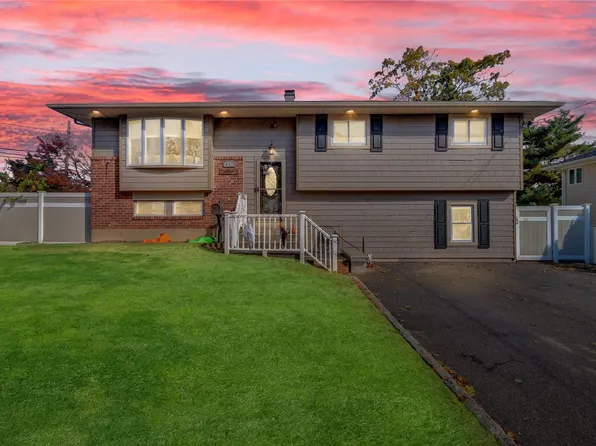 47 Sunburst Drive, Deer Park, NY 11729