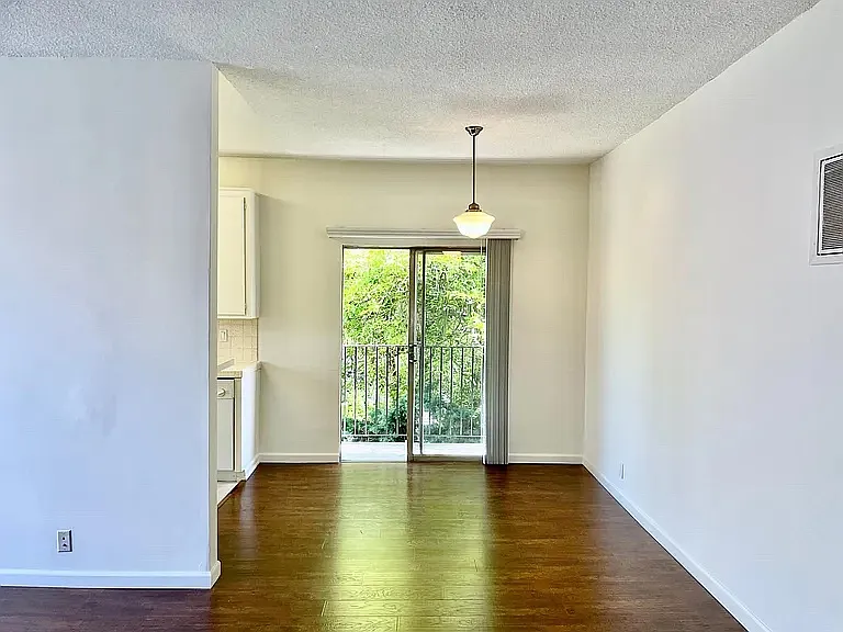 1337 N Gardner St #6 — Photo 4