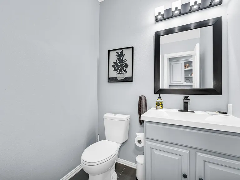 6918 Webster St — Photo 33