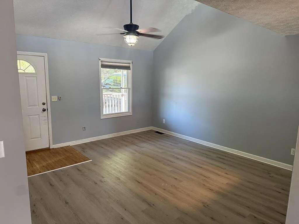 205 Correll Ln — Photo 4