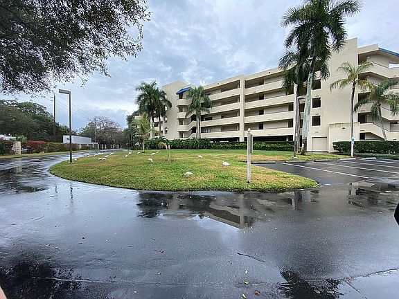 2nd image of 835 S Osprey Ave APT 216
