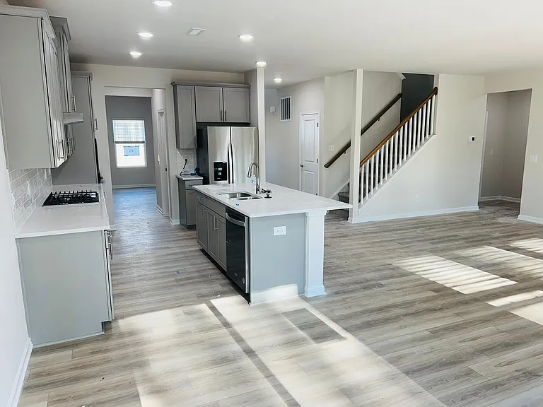 745 Riguard Way — Photo 19