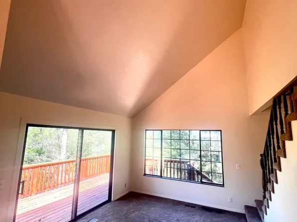 731 Maple Ln, Garberville, CA 95542