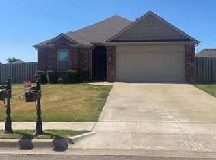 310 Cisterna Dr, Centerton, AR 72719