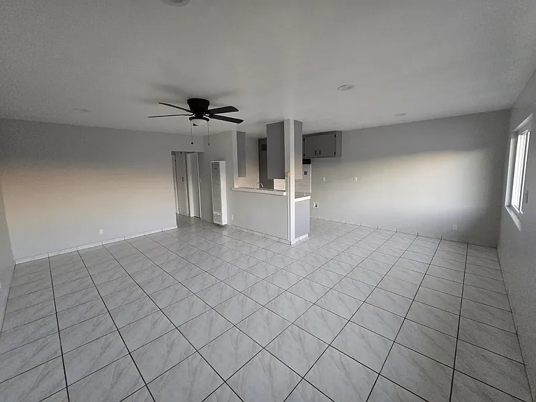 736 S Eastmont Ave #7 — Photo 1