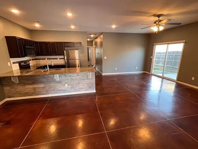 5269 N Cypress Cir — Photo 2