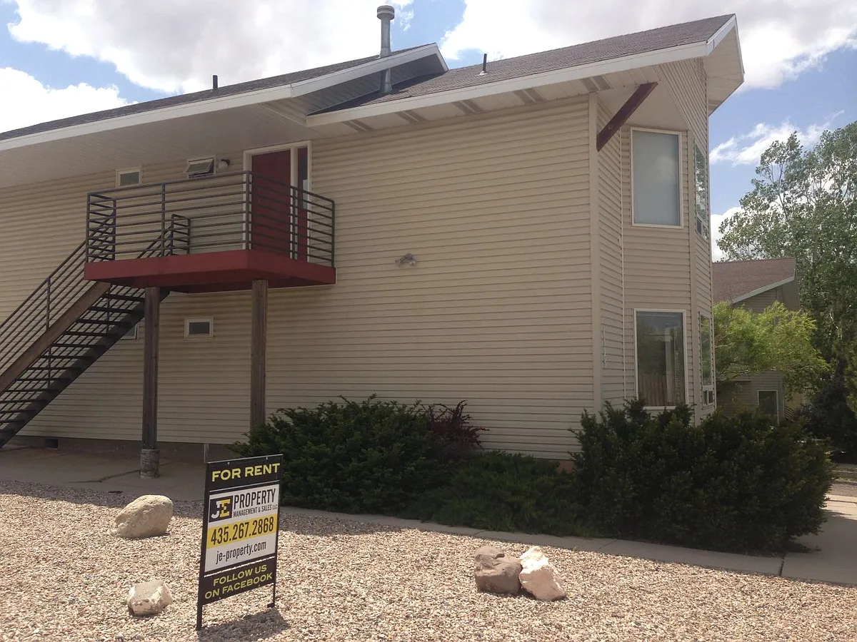 Building Photo - 1119 W 425 S