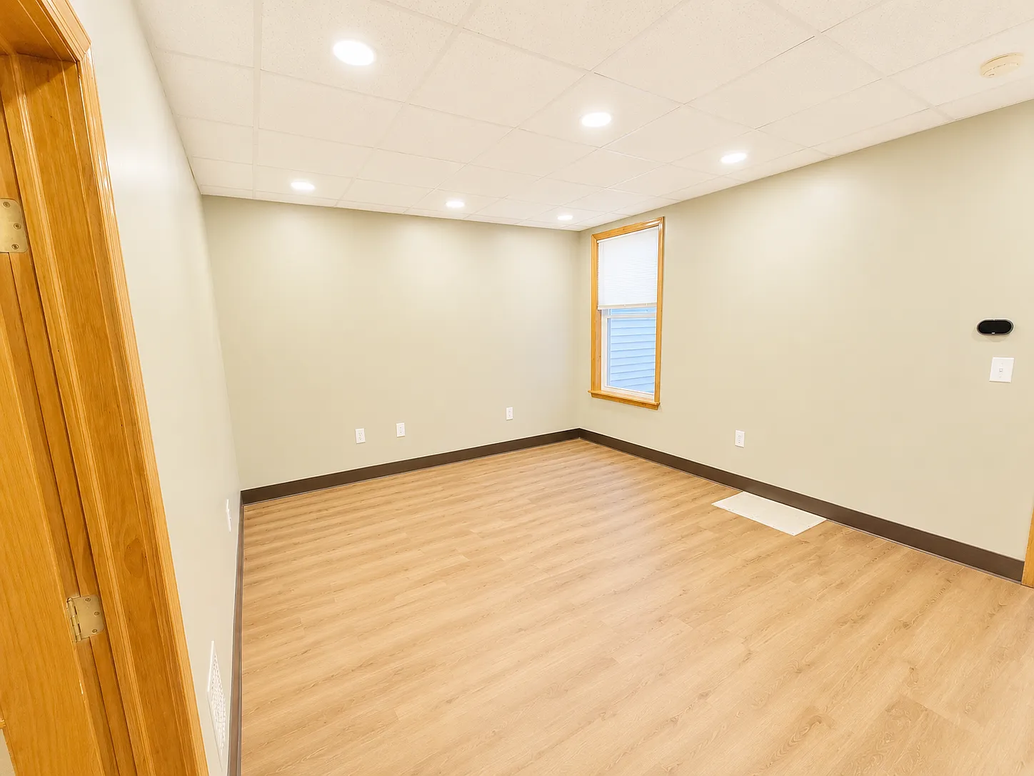 5 bed, 1.5 bath, 2021 sqft, $2,799 — Photo 4