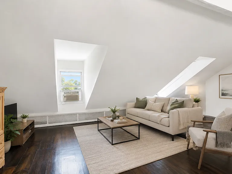 512 Hudson St #2 — Photo 6