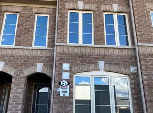 27 Finegan Cir, Brampton, ON L7A4Z7