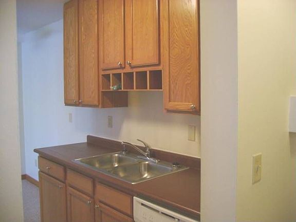 Updated Kitchen w/Dishwas