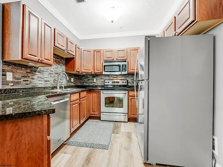 2511 Suncrest Vlg — Photo 16