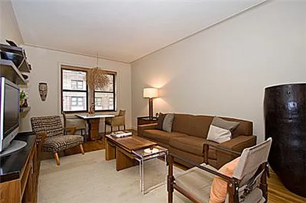 Sold by R New York | media 2