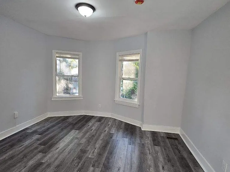 23 Ellsworth Ave — Photo 2