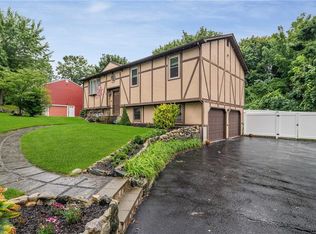 29 River Dr, Johnston, RI 02919