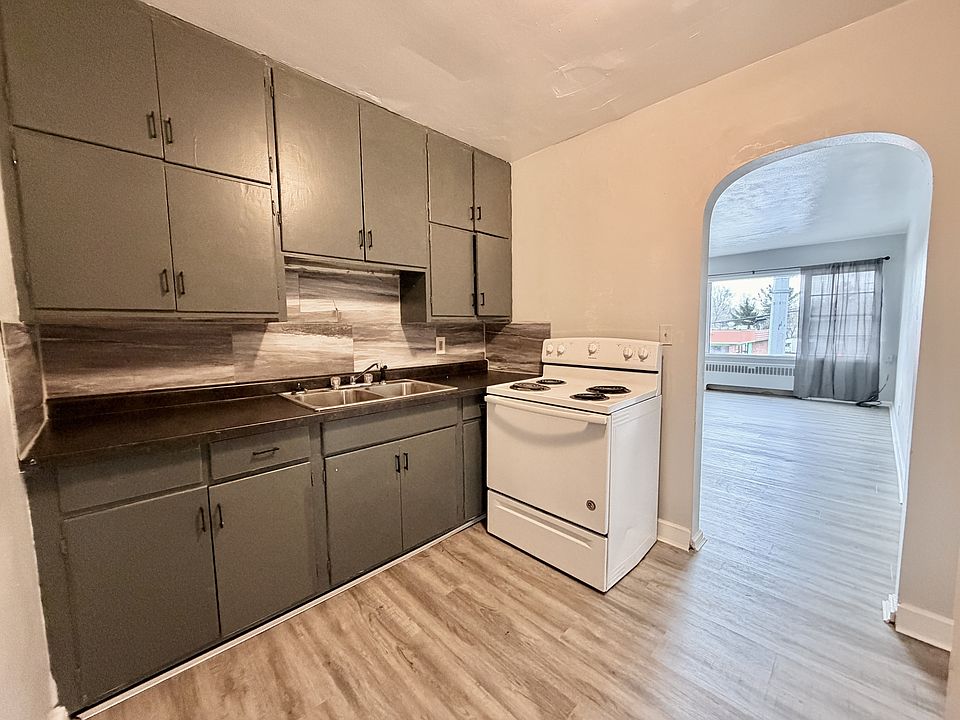 1st image of 417 N Dixie Way