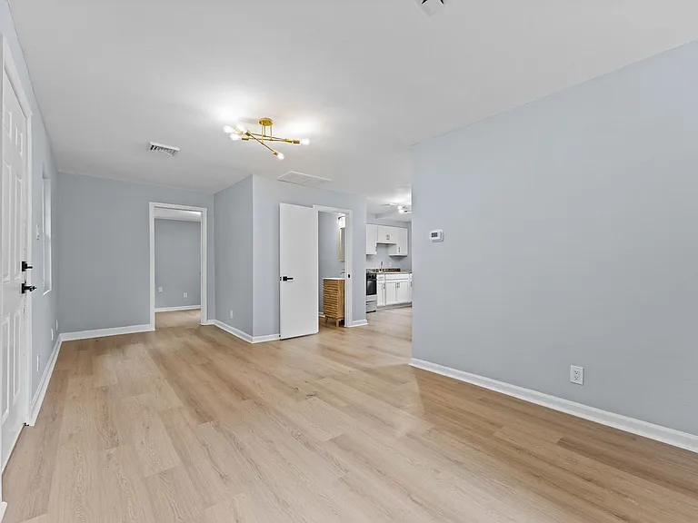 1400 Vine St — Photo 6