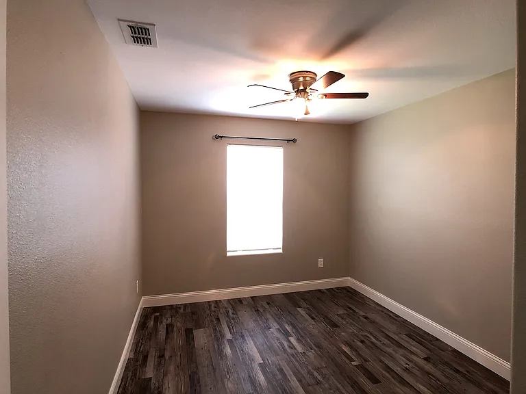 2409 Crews St — Photo 16