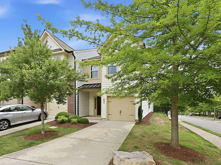221 Irving Way — Photo 2