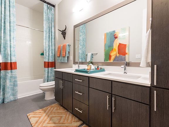5th image of 504 E Pettigrew St APT 323