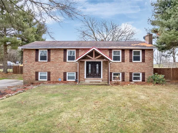 3396 Smith Kramer St NE, Hartville, OH 44632