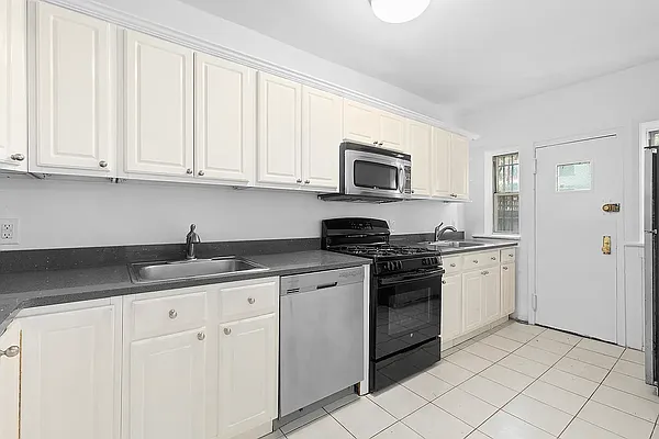 Rented by Corcoran | media 14