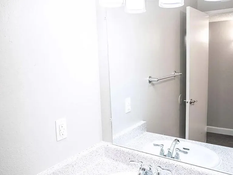 Sierra Square — Photo 18