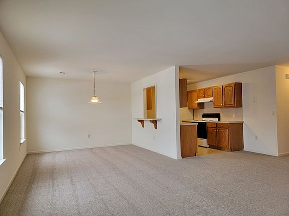 4th image of 60 Weaver Ave